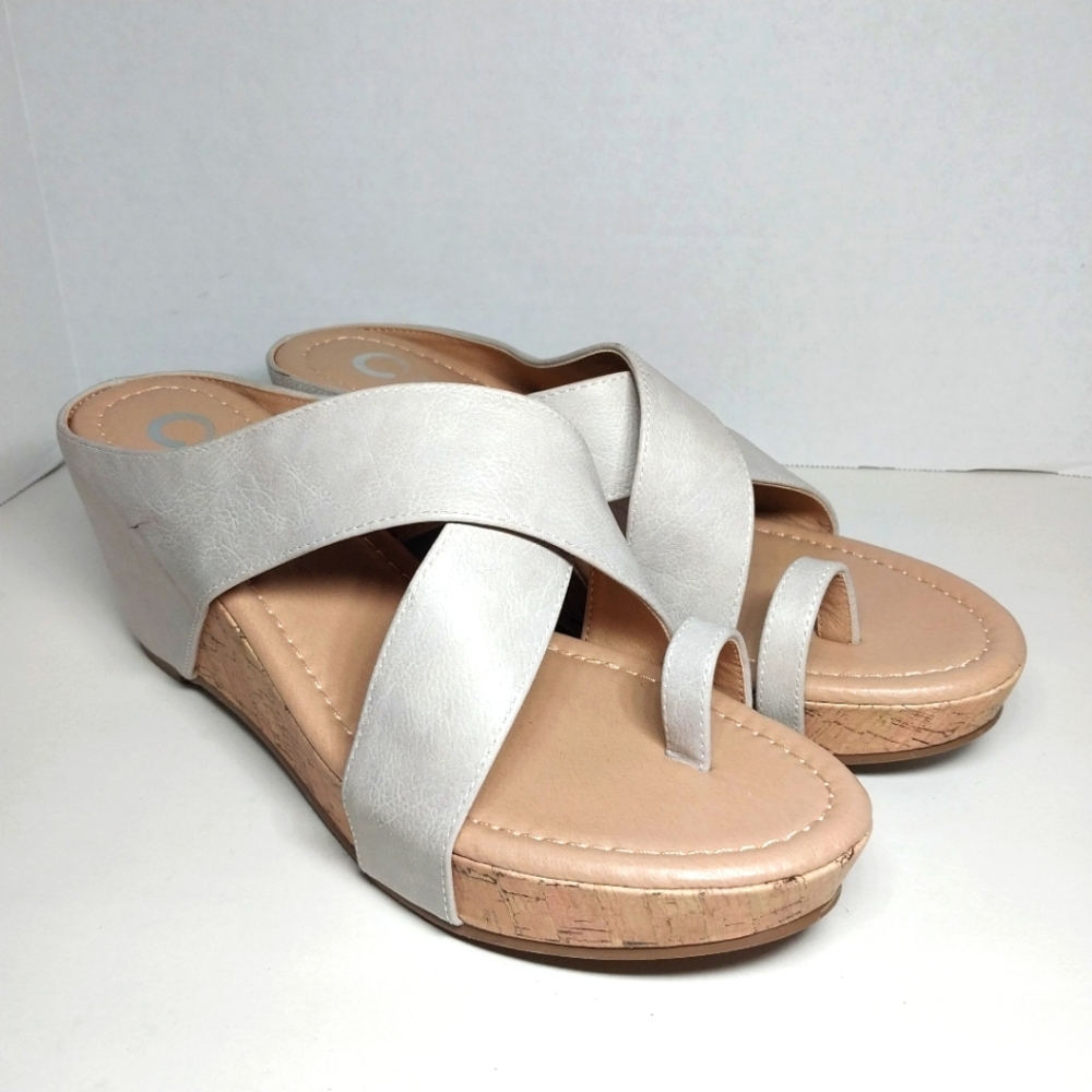 Journee Collection Women's size 9 Tru Comfort Foam Rayna Wedge Sandal light grey